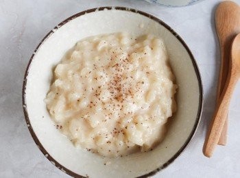 step3: 打開鍋蓋，用小火煮兩分鐘至濃稠即成。在上面灑少許肉豆蔻粉享用