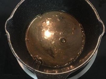 step3: 取100g水將黑糖和棕櫚糖煮溶（不用煮到滾）；