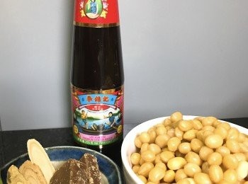 step1: 將黃豆略沖洗，浸泡3小時或以上，然後瀝去水份。