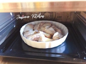 step3: 雞件以焗爐用120度蒸20-25分鐘。