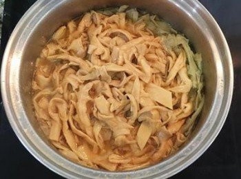 step17: 大火煮滾收汁，試鹹度略調整即可。