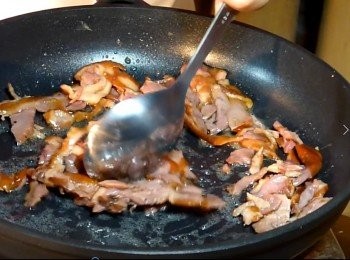 step2: 鴨賞用小火炒約1分鐘