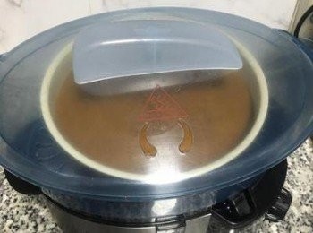 step10: 大火蒸20分鐘後，小心開蓋，不要讓水蒸氣滴到黑糖糕上；