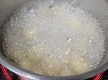 step3: 魚蛋氽水2分鐘！