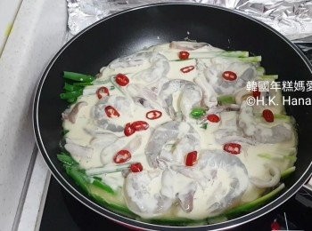 step6: 放上切好的紅辣椒，
