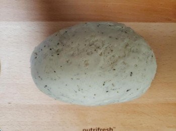 step4: 揉成光滑的面團。蓋上保鮮膜醒至2倍大