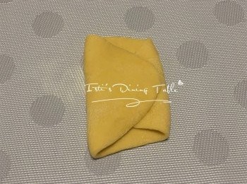 step6: 麵糰向內摺，再放入機內壓平，重複步驟至少五次