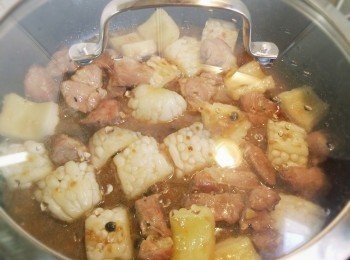 step10: 倒入汁料，加蓋炆煮約15分鐘