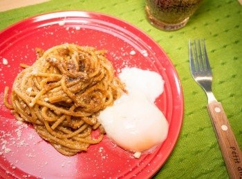 step3: 裝盤，再打上一顆溫泉蛋就完成了！