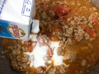 step8: 再放忌廉及所有<span class="group_2">調味</span>。