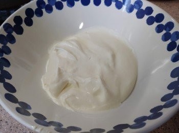 step3: 淡忌廉打至起紋（7分起）， 放雪櫃備用