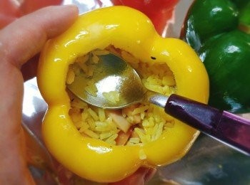 step8: 放上焗盤，盛入炒飯。