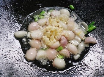 step5: 小火爆香、大約3分鍾、熄火、