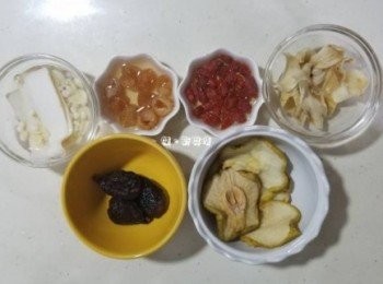 step1: 先將材料以清水洗淨或稍作浸泡，備用