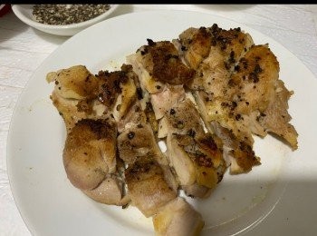 step1: 先用醃料醃好<a href="https://bit.ly/2ZxapeY" target="_blank" data-keyword="雞排" class="guide-link"><strong>雞排</strong></a> <span style="display:inline-block;vertical-align:middle;margin-top:-3px;color:initial;border-radius:3px;padding:2px 3px;font-size:12px;line-height:14px;background:#87d300;color:#fff;">即買</span>  再煎金黃色 備用