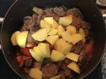 step6: 放入馬玲薯拌炒；