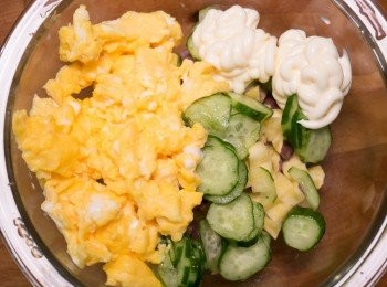 step5: 小黃瓜瀝乾水分、最後將所有材料攪拌混合就完成了。