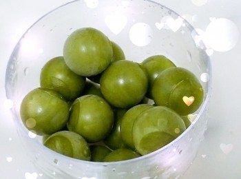 step5: 抹茶餡脫模..放入碗內..放上冰水上..保持冰凍..避免溶化..