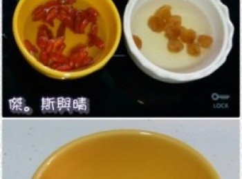 step2: 將杞子、紅棗、圓肉浸水以作清洗，預備少量冰糖備用。最後將材料置放入熱滾水內一併煮約40分鐘即成。