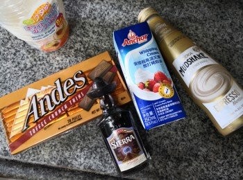 step1: 先準備好所有材料（淡忌廉打前放上冰格雪5-10分鐘）打的效果更佳