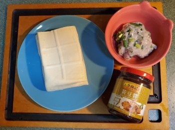step2: 將豆腐切塊，不要切得太薄