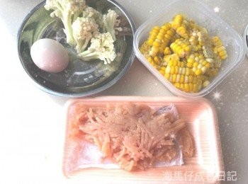 step1: 蒸熟免治豬肉及粟米，之後攪碎