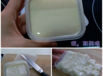 step4: 完成後將部份野菜粉牛奶倒入甜品杯中，若1/4 左右就可以，並置放於雪櫃，以冷卻，待稍為凝固後便可取出，備用。將己預備好的棉花糖牛奶啫哩取出，並切成小粒，備用。