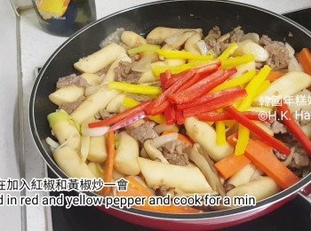 step14: 加入紅椒黃椒炒一會