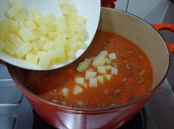 step12: 最後調味後加入薯仔粒，再次煮滾後便可食用