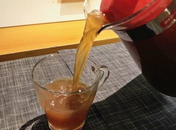 step4: 隔水後可加入少量鹽調味，可熱飲或放入雪櫃後凍飲，完成！