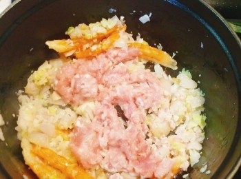 step6: 加免治豬肉兜炒。