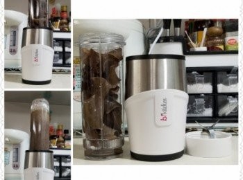 step2: 待白背木耳浸至軟身後即可以用水煮約三十分鐘，令白背木耳更具膠質。白背木耳煮好後即可放至攪伴機內攪成糊狀，備用。