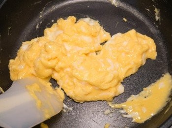 step4: 炒到半熟的時候就取出。