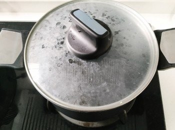 step2: 洗淨所有材料，並煲水