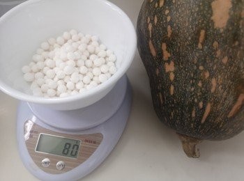 step1: 西米用熱水煲到差不多全透明，熄火後再靠熱力焗到全透明，之後用水沖洗備用。