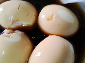 step5: 吃前切開唧上明太子醬，黑海藻魚子，柚子山椒醬便可享用