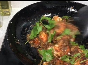 step11: 加入芫茜再炒10秒左右即可上碟