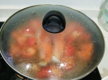 step9: 加適量水、糖及鹽後關蓋煮五分鐘