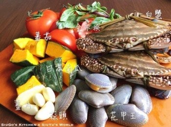 step1: 蟹以刷清洗乾淨，劏好；切件。