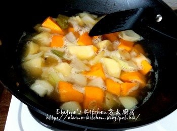 step4: 用中火煮滾後蓋上蓋轉慢火煮30分鐘
