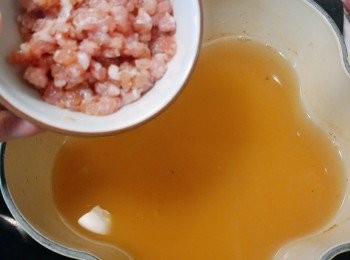 step7: 湯煮好後，取走魚渣成為湯底。