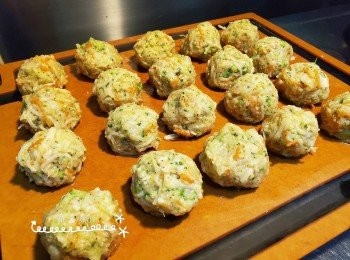 step2: 將所有材料拌勻，分成30g一個圓球