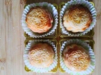 step5: 印好的月餅需要冷藏雪過夜至 表面結實 第二日才可焗（每個餅50g）