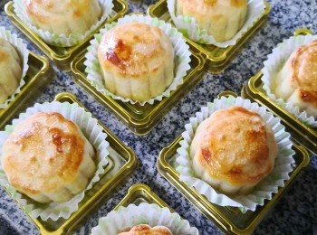 step3: 將饀切18份包入果汁軟糖做流心饀搓成球狀（每粒連流心部份總重 28g左右）