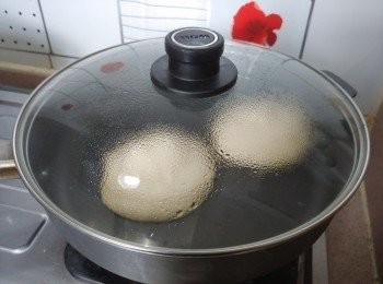 step9: 蓋上鑊蓋慢火焗約5分鐘