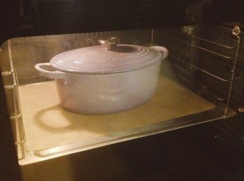 step8: 蓋上蓋原鍋放入焗爐約140-150度慢燉約4小時。