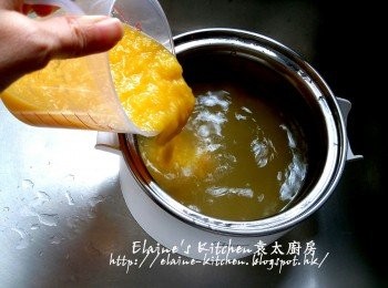 step8: 將全部橙皮絲盛起去掉 , 加入橙汁蓉及冰糖拌勻