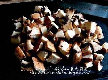 step5: 期間將燒烤大菇切粒