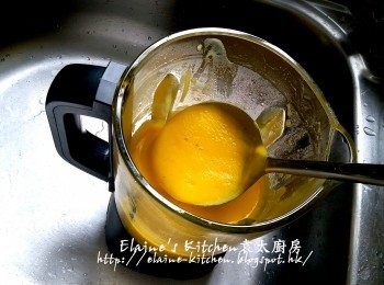 step7: 將南瓜打成濃湯