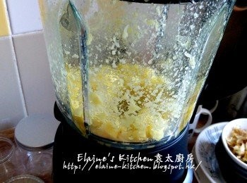 step2: 將薑肉切片再切粒 , 放入破壁機內蓋上蓋按1速打約兩分半鐘成薑汁蓉